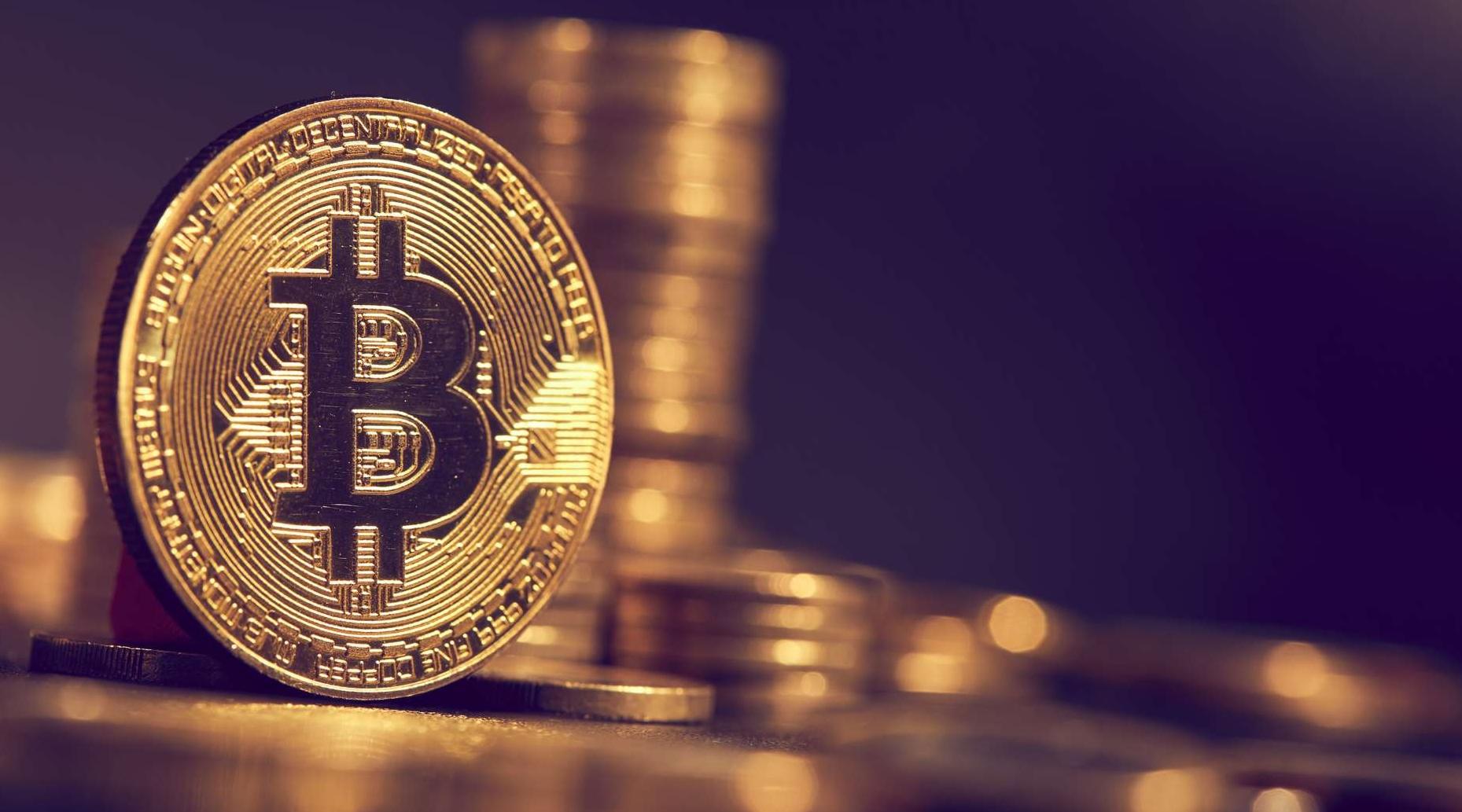 Le bitcoin grimpe à plus de 69.000 dollars, un nouveau record mondial